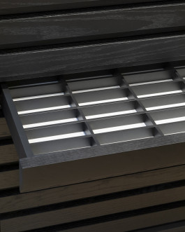 Vue de détail d'un tiroir ouvert du mobilier de présentation des lunettes Anne & Valentin conçus par le studio Altobraco et photographié par Rachel Woodson. 