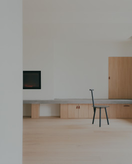 Vue intérieur de l'espace de vie conçu par le studio d'architecture Altobraco et photographié par Jean-Baptiste Thiriet 